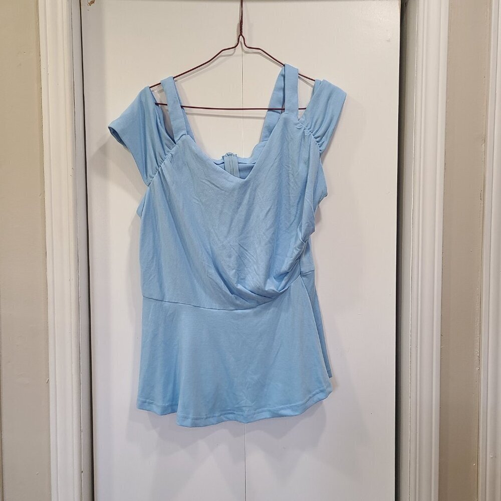 🥵 NWOT light blue shirt, 2 top straps, zipper
